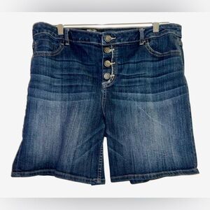 Simply Vera Vera Wang Blue Denim Shorts with Tan Stitching💕
